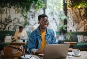 Carreras universitarias fáciles y bien pagadas en 2025