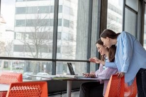 Carreras universitarias fáciles y bien pagadas en 2025
