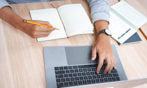 Cómo evitar la procrastinación cuando tienes muchos trabajos escolares
