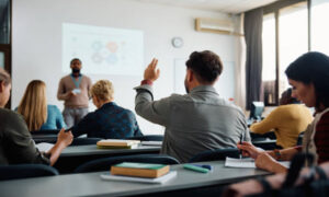 ¿Universidad presencial, virtual o híbrida? Ventajas y desventajas